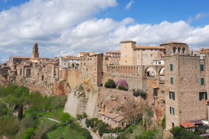 immagine panoramica di Pitigliano, il più bello tra i Borghi del Tufo