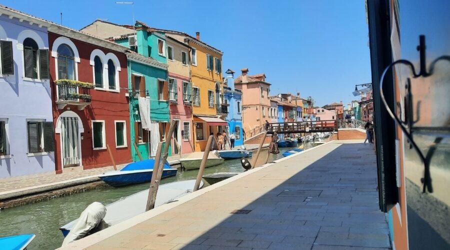 Burano una delle 4 città più colorate d'Italia