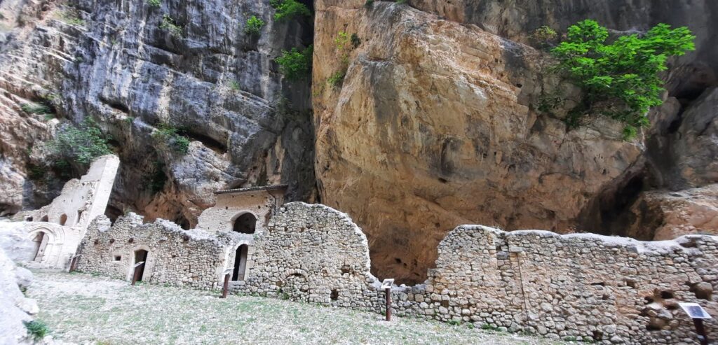 Gole di Fara San Martino: La Piccola Petra d'Abruzzo
