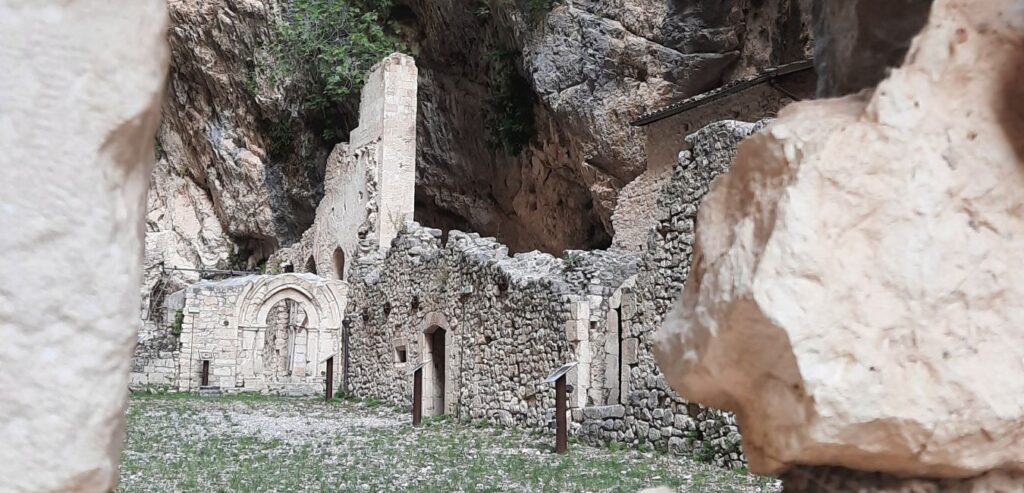 Gole di Fara San Martino Piccola Petra d'Abruzzo (nome che deriva dalla somiglianza con la città di Petra in Giordania)
