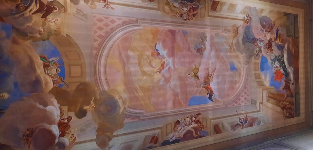 Cosa fare a Montopoli in Val d'Arno: ammirare la volta affrescata della Pieve dei Santi Giovanni Evangelista e Stefano